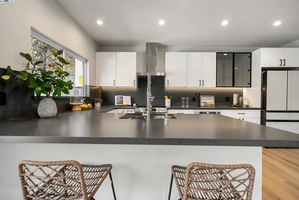 354 49th, Oakland, California 94609 home-pic-13